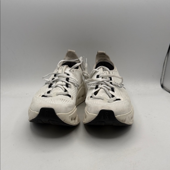 On Running Cloud Surfer Max Women's 7 Cream Sneakers S1 - Picture 2 of 6